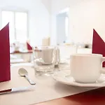 Tynec Hotel *
