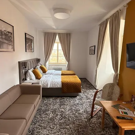 Tynec Hotel *