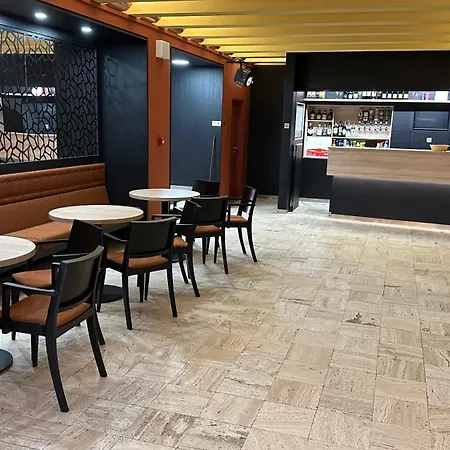Tynec 酒店