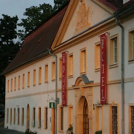 מלון Tynec Týnec nad Sázavou